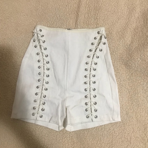 Lace up shorts - Picture 2 of 4